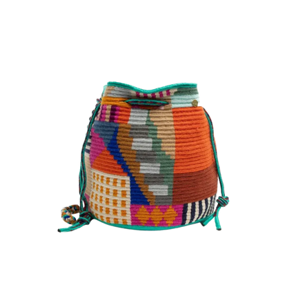 Guanabana crossbody taske i håndvævet tekstil med multifarvet mønster og turkis snøre