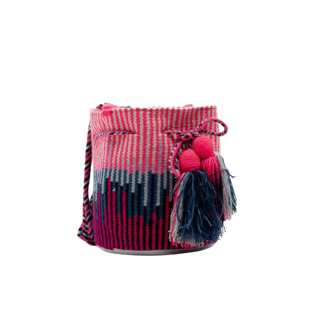 Guanabana crossbody taske i håndvævet tekstil med pink og navy mønster samt kvaster