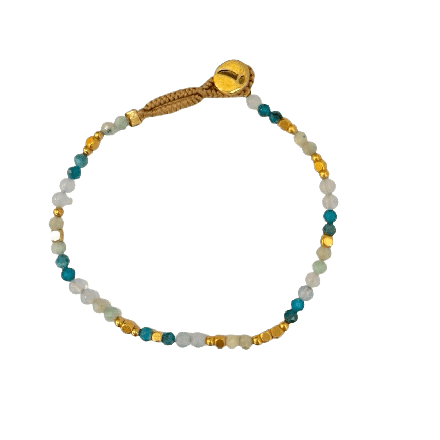 Ibu Jewels Lulu armbånd i mix af grønne og gyldne perler med justerbar lukning