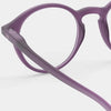 Izipizi læsebriller i modellen #D og i farven 'violet scarf' er en læsebrille i en lilla farve