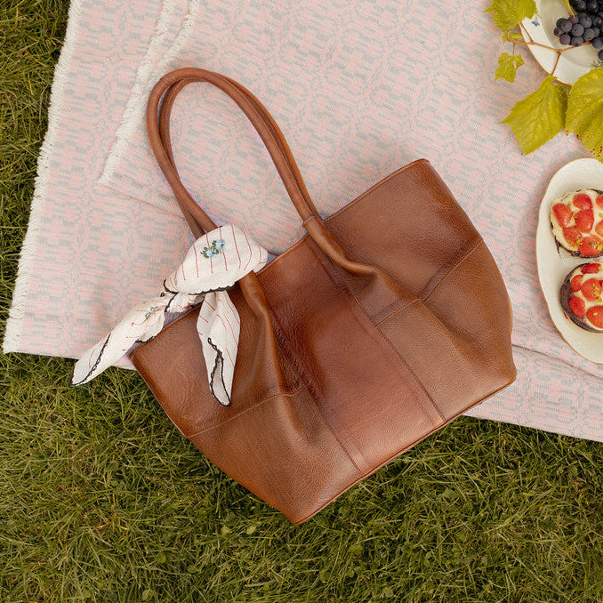 Mane, Lille Urban Skuldertaske - Walnut