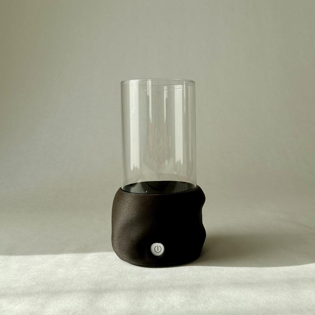 Hydroponisk glasvase fra Moril med dark brown base og indbygget lys