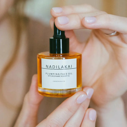 Oliebaseret ansigtspleje fra Nadilakai i 30 ml glasflaske