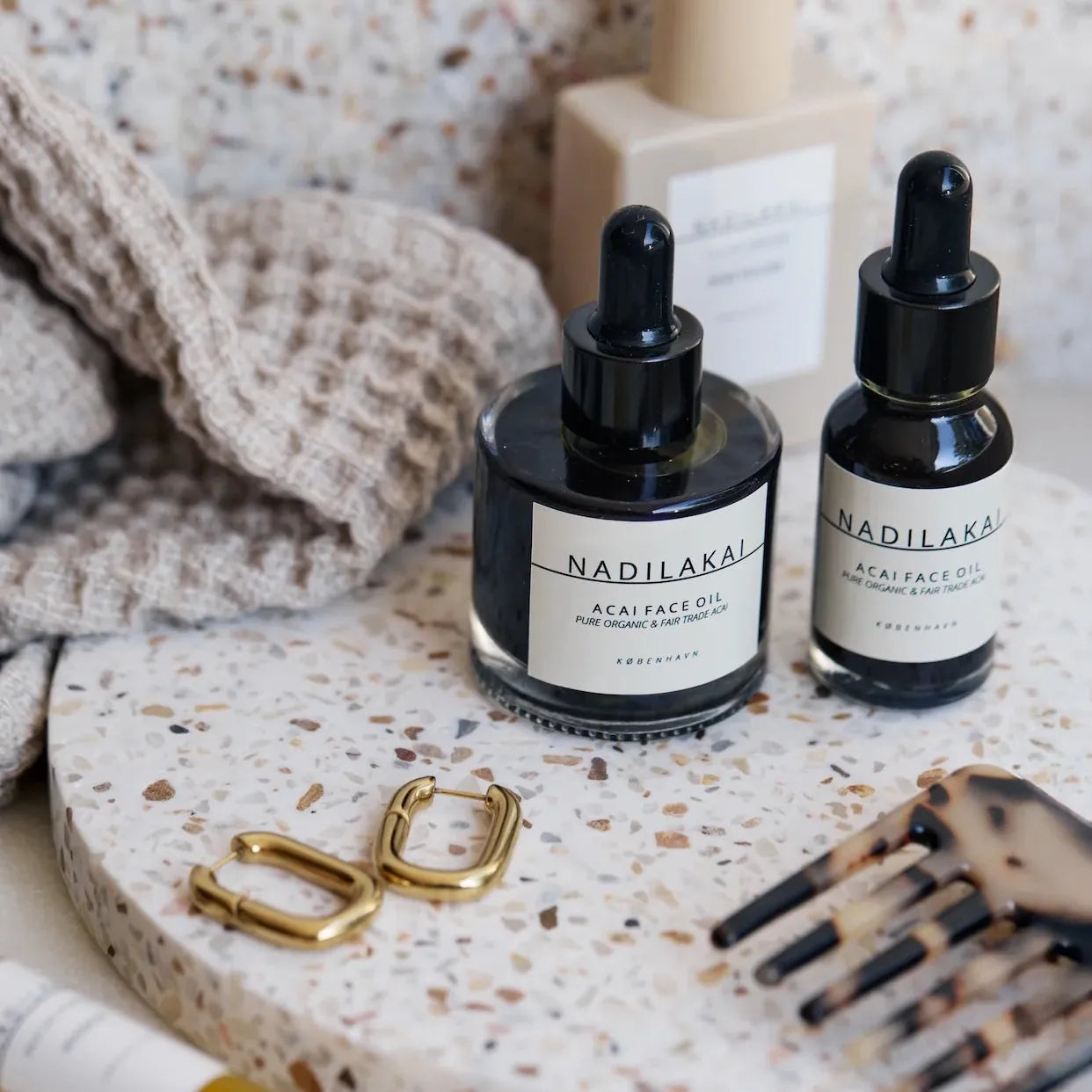 Nadilakai Acai Face Oil i 30 ml glasflaske med pipette