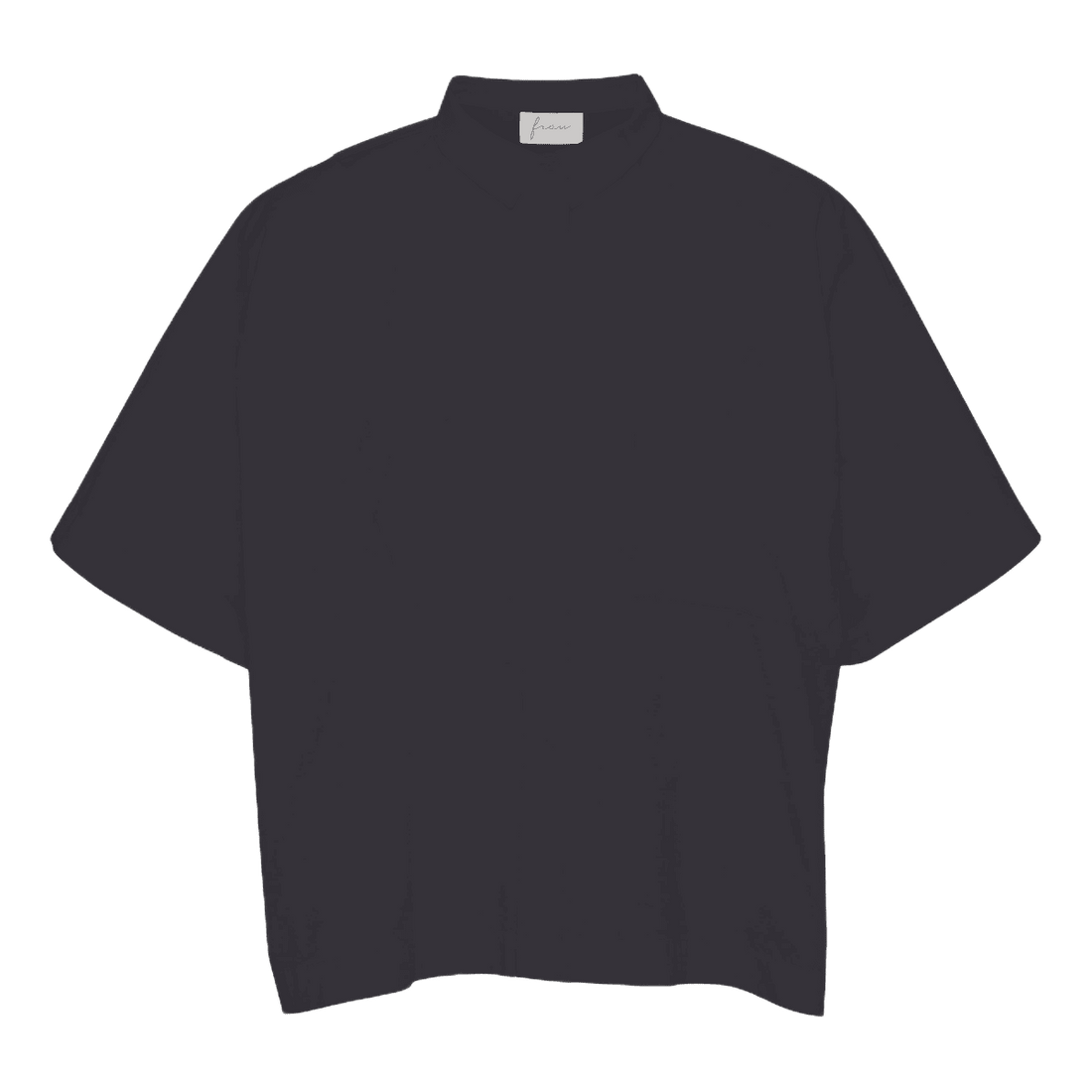 Nice er en kort ærmet skjorte fra FRAU i boxy fit. Denne er i øko bomuld og i sort