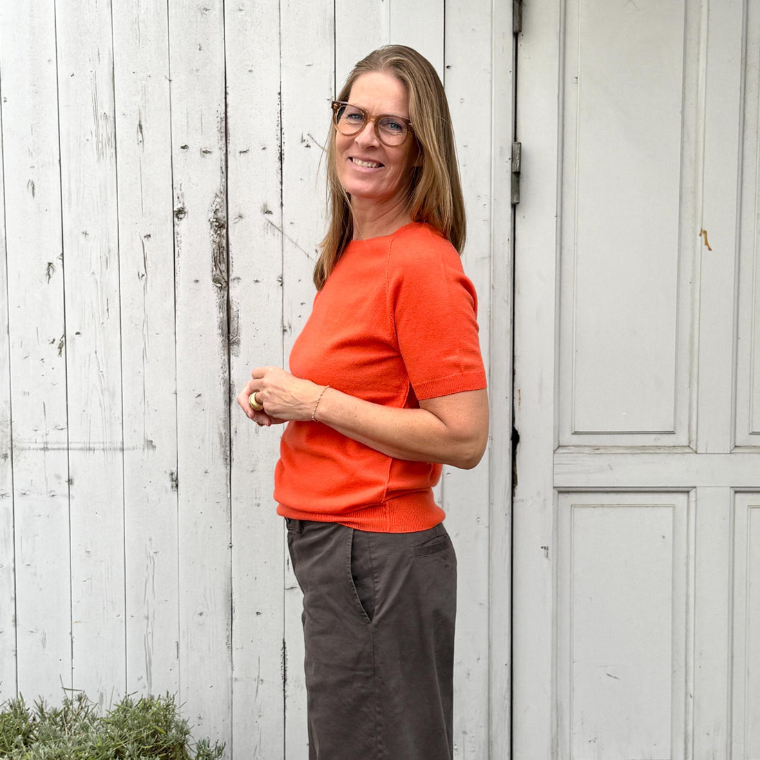 Raglan kortærmet strik fra Note Anecdote  i 90% merinould og 10% kashmir. Denne er i en lækker orange farve