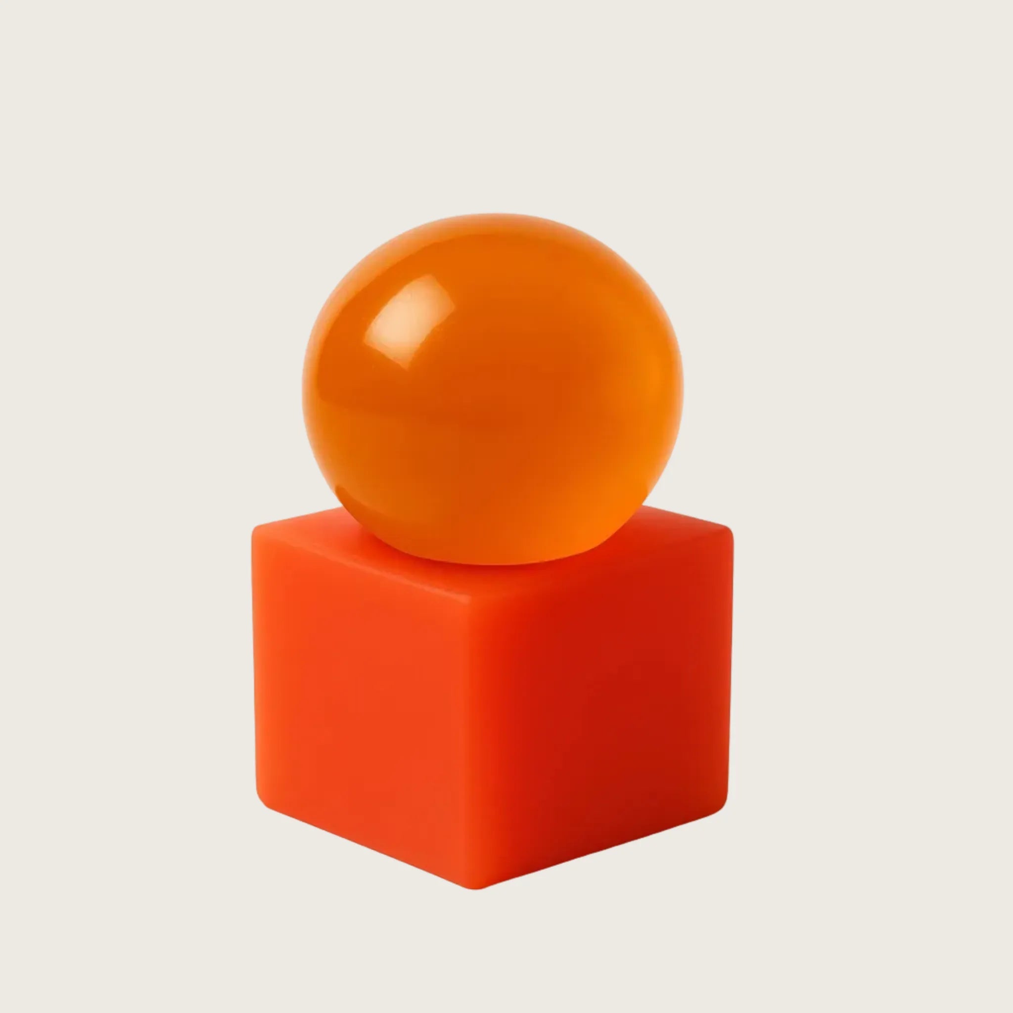 OBA Soap Papaya fra Matias Møllenbach med orange sæbe og koralfarvet resinbase