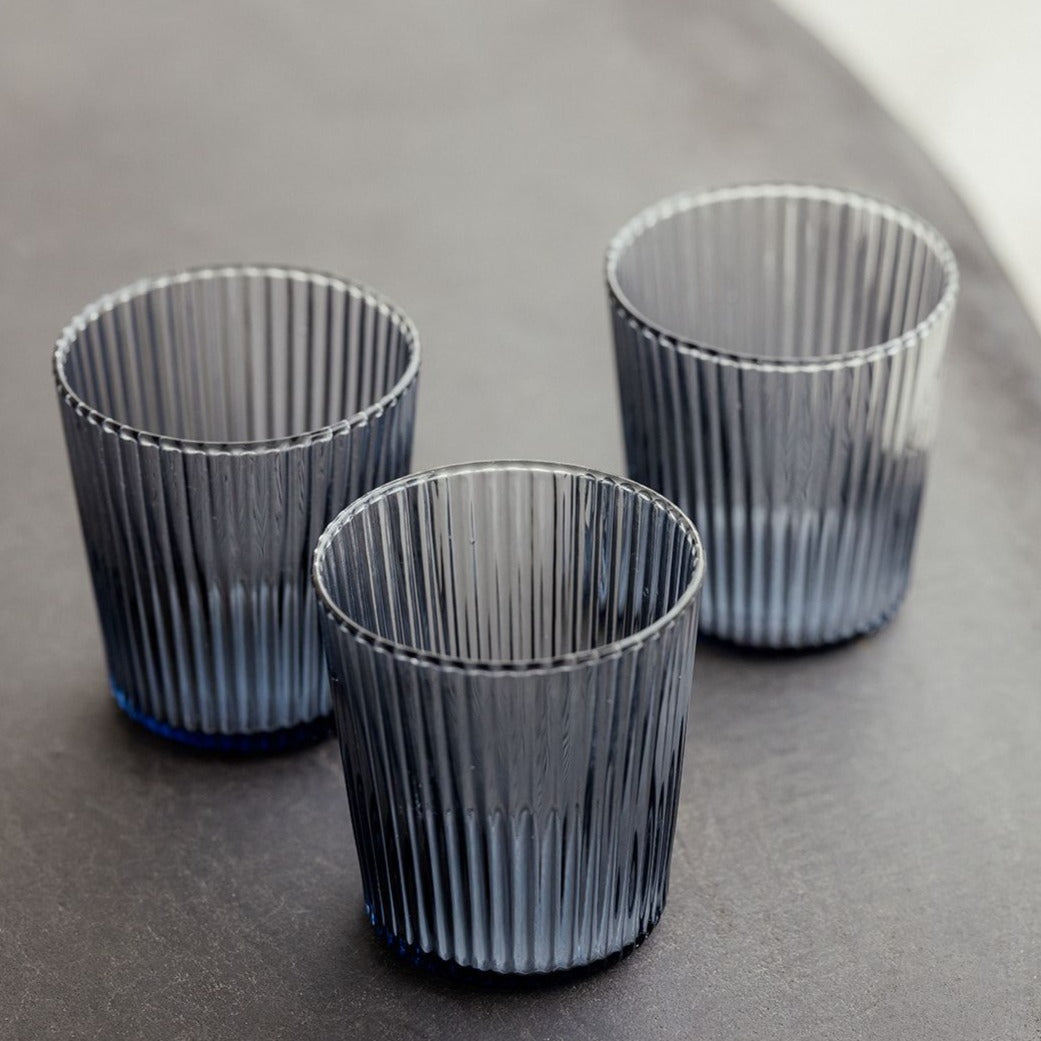 Vandglas fra Paveau Glassware. Her i farven &