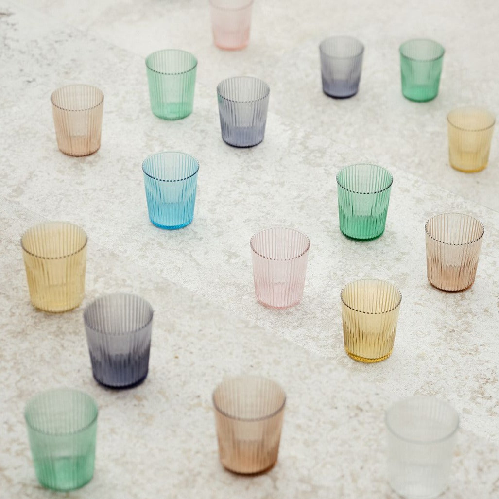 Vandglas fra Paveau Glassware. Her i farven &