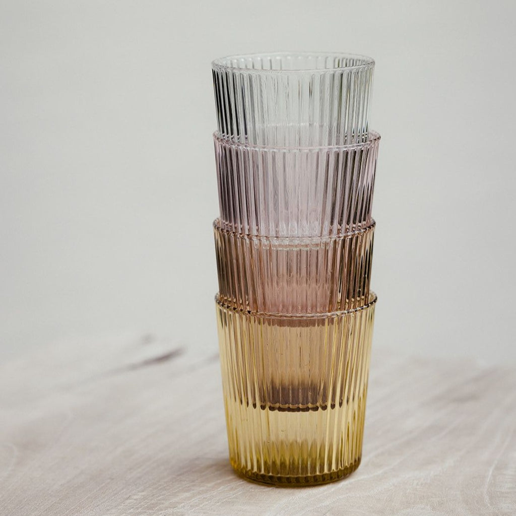 Vandglas fra Paveau Glassware. Her i farven 'cable', som er en rust farve