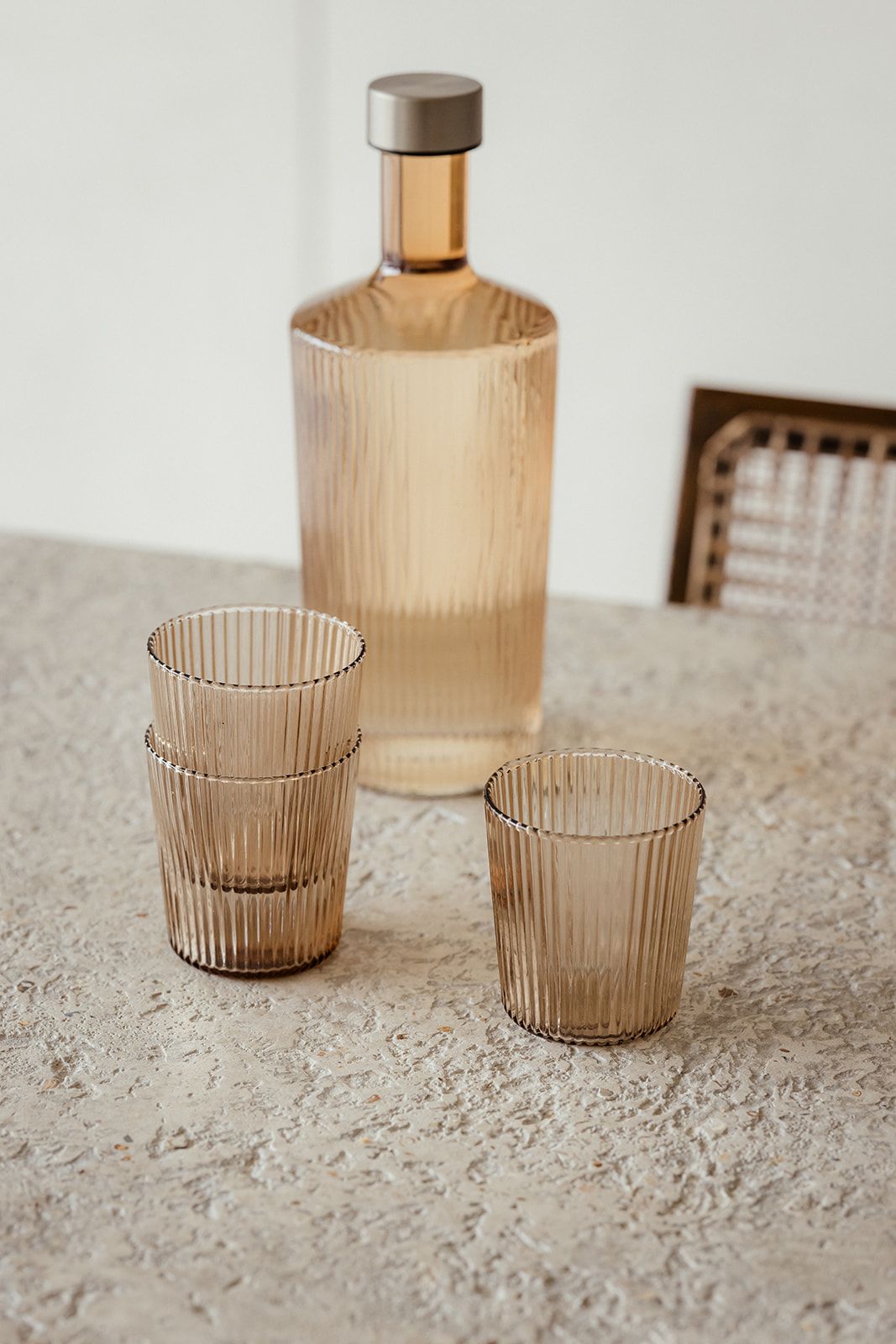Pift dit bord op med de flotte riflet glas i farvet glas fra PAVEAU Glassware! Du kan enten vælge at mikse de forskellige farvet glas, eller du kan vælge dine glas i én farve. Bells farven er en svag rust farve