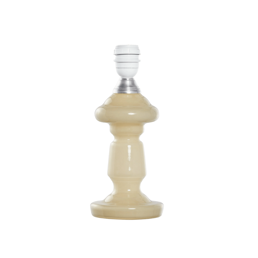 Petro 2 er en klassisk lampe i dansk design. Denne er i farven &