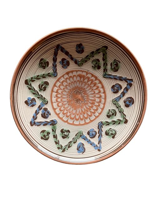 Keramiktallerken i beige med brun, grøn og blå farver