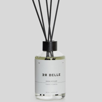 Rebelle room diffuser- duftpinde af rattan og med duft af forest flowers. 