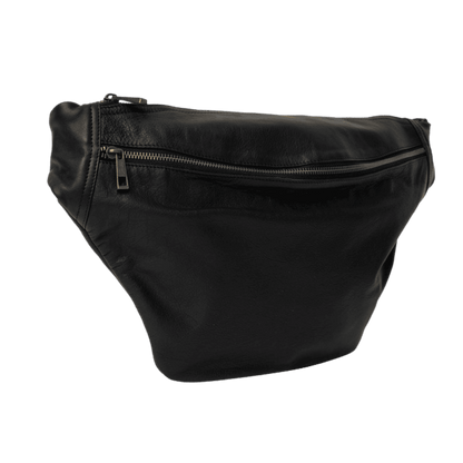 Merla er en stor bumbag taske fra ReDesigned. Denne er i farven black som er en sort læder