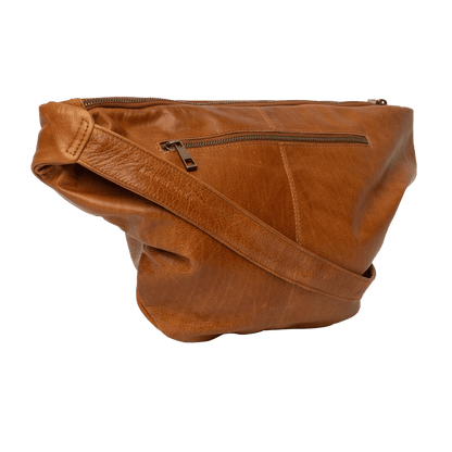 Merla er en stor bumbag taske fra ReDesigned. Denne er i farven burned tan som er en lysebrun læder