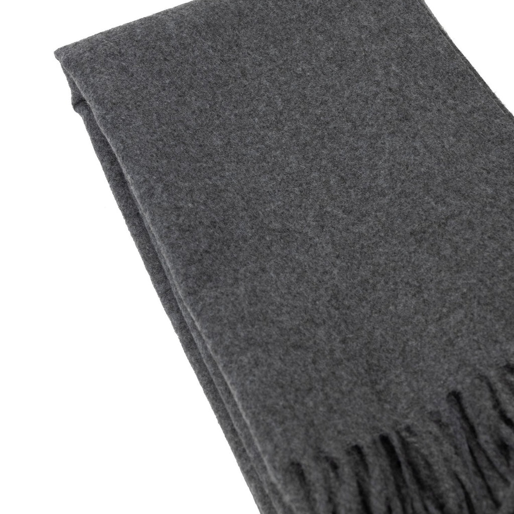 Tørklæde i cashmeremix fra ReDesigned i en grå farve