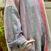 Moon Jacket er en jakke syet af indiske vintage kantha tæpper. Jakken er oversize i fittet og har lange ærmer, men som man snildt kan smøre op, hvis man ønsker et lettere look. Jakken har store dejlige dybe lommer og en enkelt knap i halsen. 