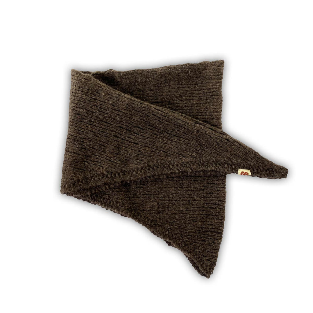 Shawl i farven 'dark brown' fra coffee beanies er en sjal i brun.