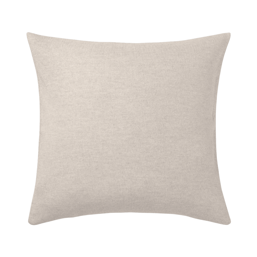 Kit farvet strikpude fra Sibin Linnebjerg