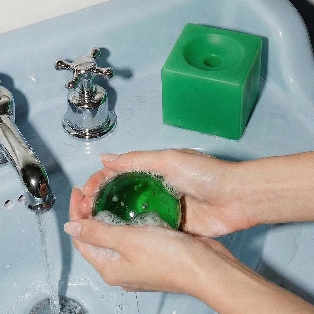 OBA Soap Aloe Vera fra Matias Møllenbach med grøn sæbe og grøn mælkeagtig resinbase