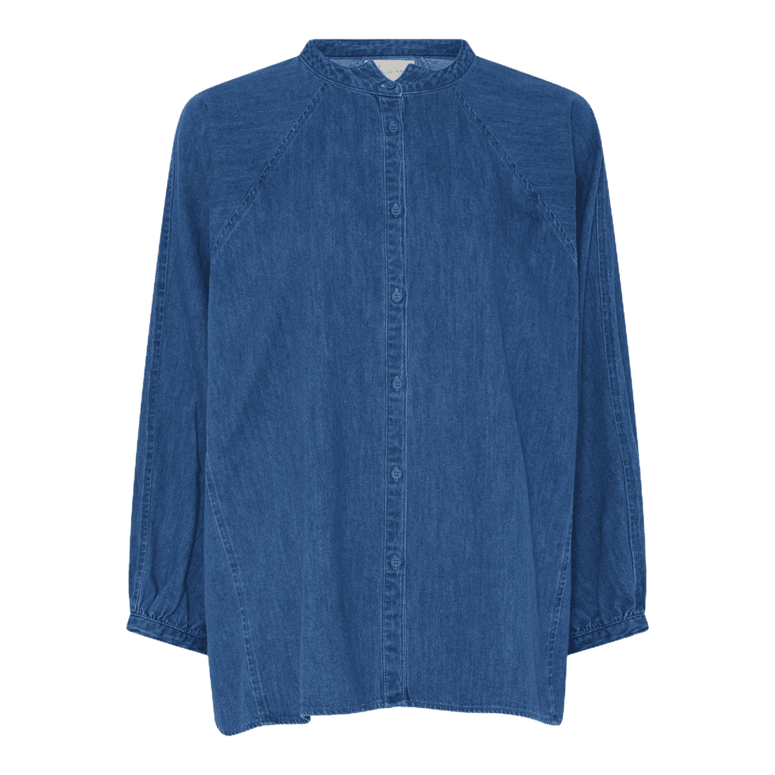 Tokyo skjorten fra FRAU er langærmet og stor i ærmer og omkreds. Denne er i denim