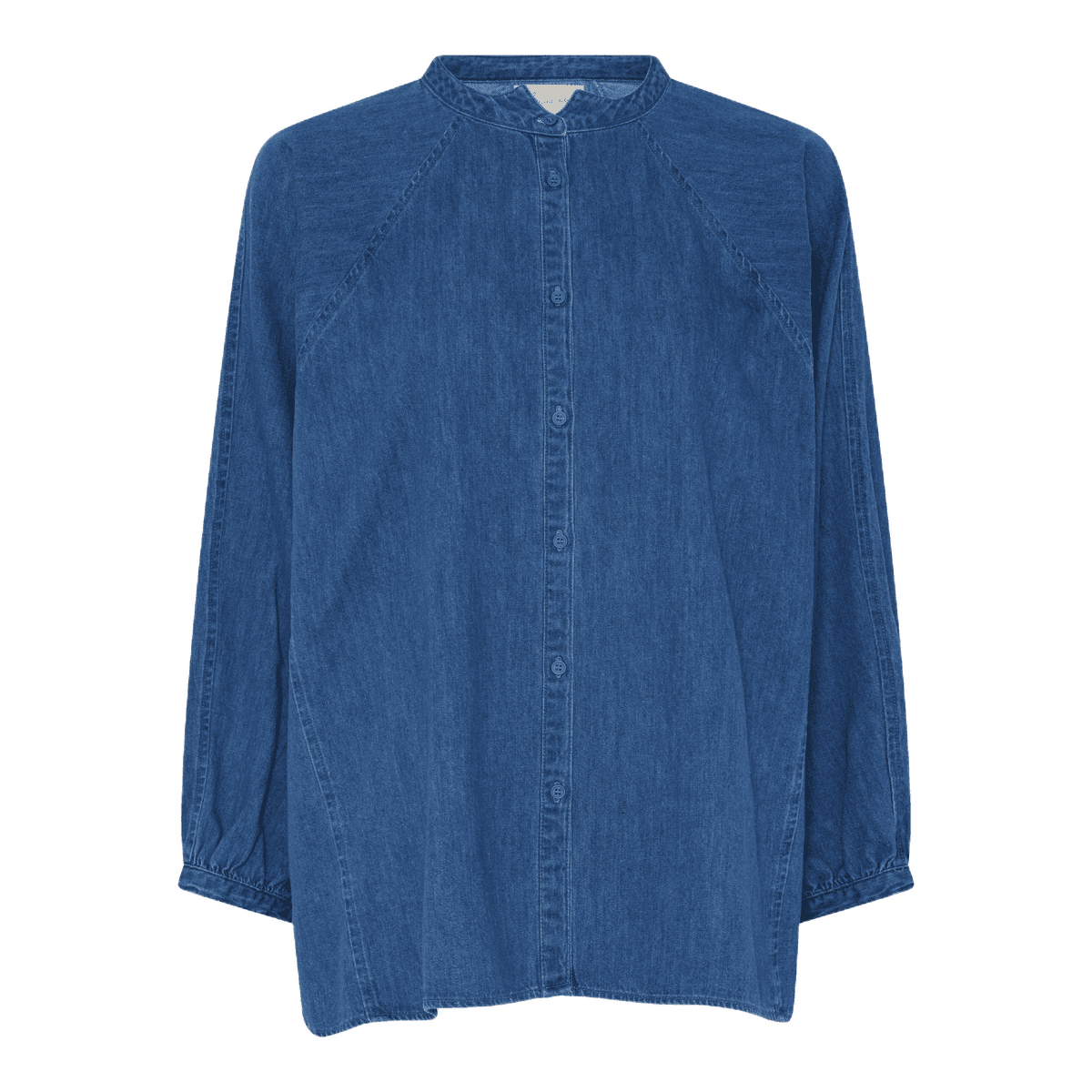 Tokyo skjorten fra FRAU er langærmet og stor i ærmer og omkreds. Denne er i denim
