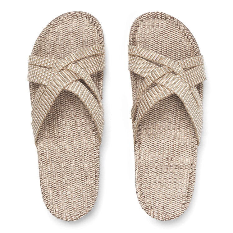 Shangies woman 1, creamy white er en smuk og let beige sandal lavet i jute