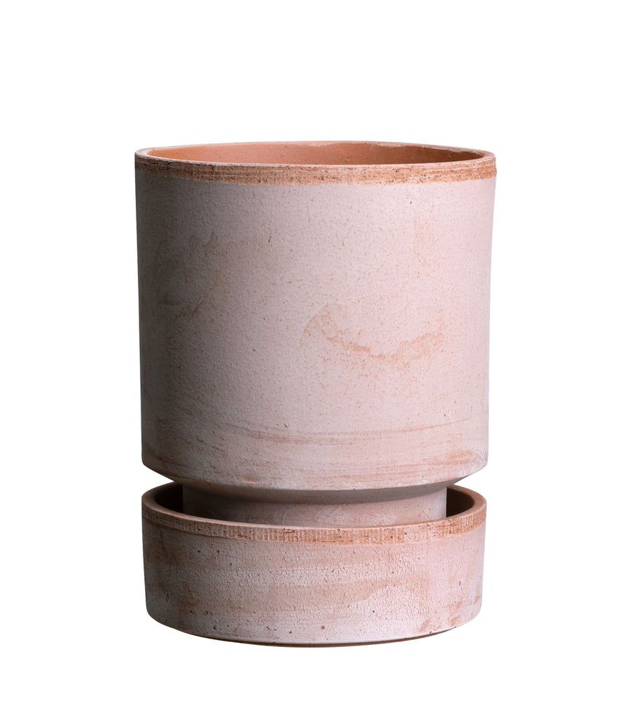 Underskål  i terracotta farve, der passer til The Hoff Pot. Hver underskål er lavet i hånden med præcision og dygtighed, for et optimalt og elegant resultat. Mix og match præcis som du vil - du vælger blot samme størrelse i underskål som potte.