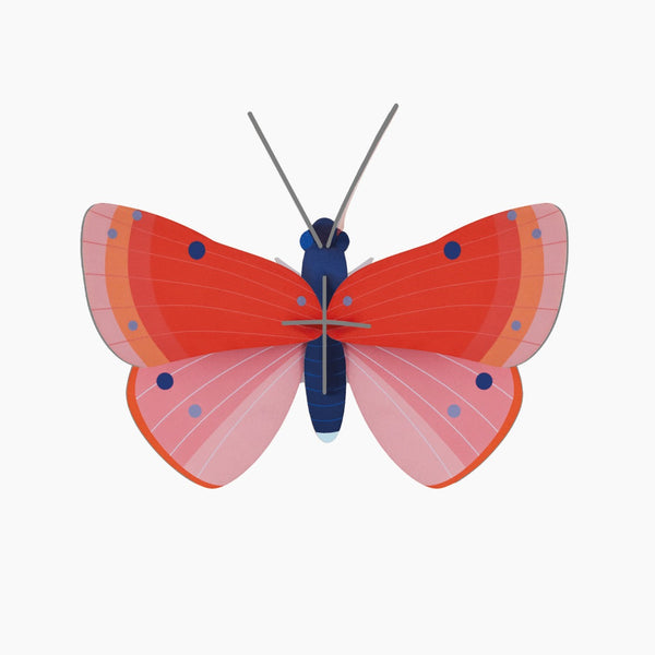 Speckled Copper Butterfly er en sommerfugl i genbrugspap fra studio roof