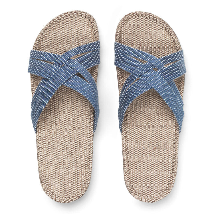 Shangies Woman 1, Blue Dots er en let og komfortabel blå sandal lavet i natur jute