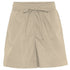 De nye Sydney Shorts i beige er endnu en tidløs klassiker til din garderobe fra danske Frau. Shortsene er lavet i et enkelt design med vide ben, baglommer, bred elastik i taljen og bindebånd.