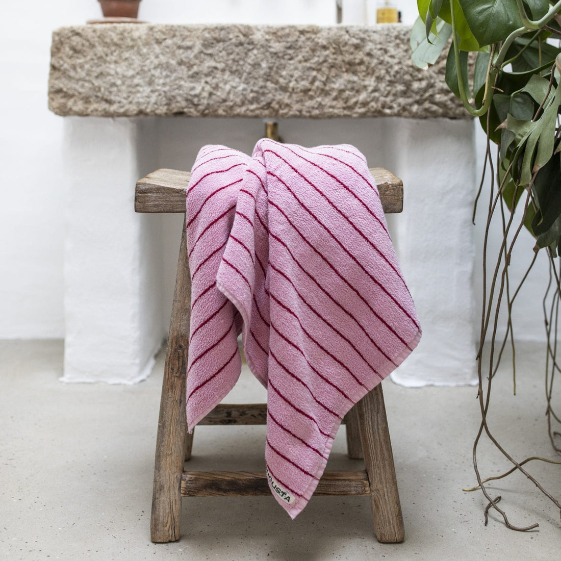 Naram håndklæde, baby pink & ski patrol fra Bongusta