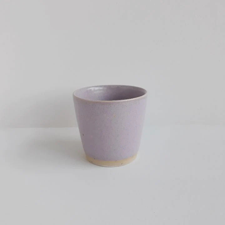 original ø-cup fra bornholms keramikfabrik i farven violet pleasure. Farven er lilla