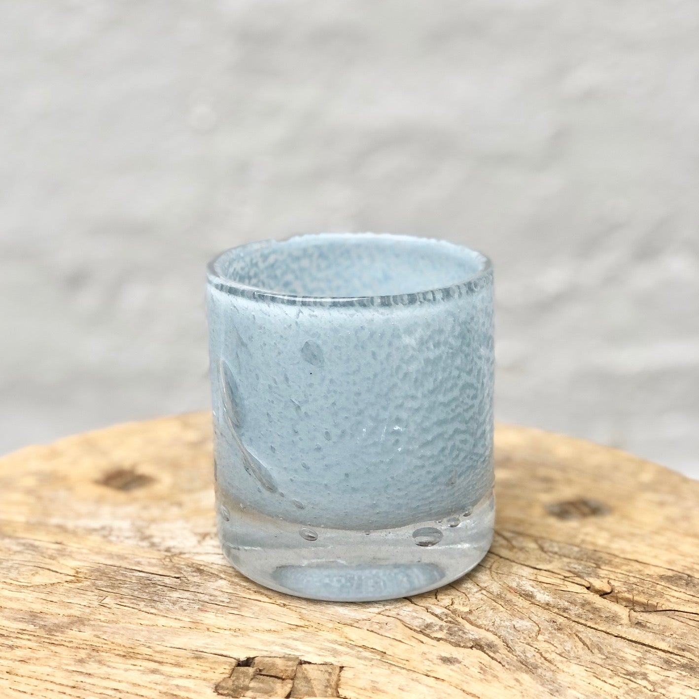 Dean flowers mundblæst glas i farven Pastel Blue