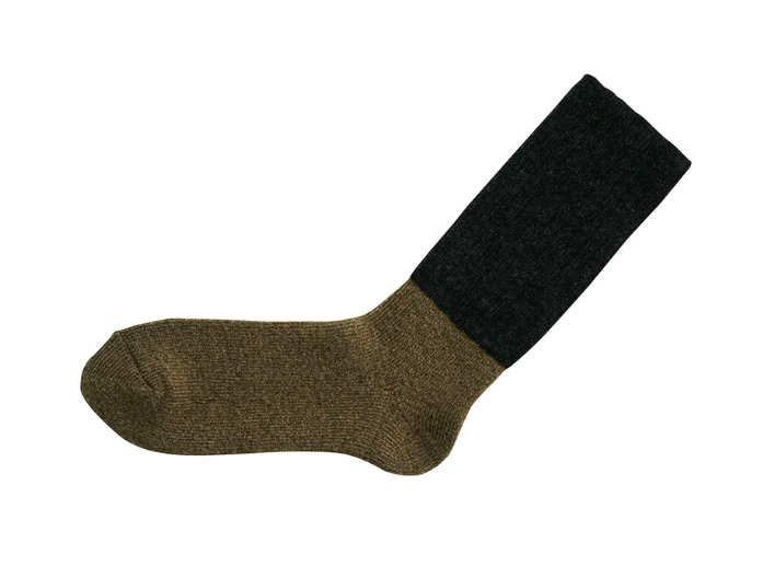 NISHISGUCHI KUTSUSHITA, Mørkeblå og brune mohairsokker