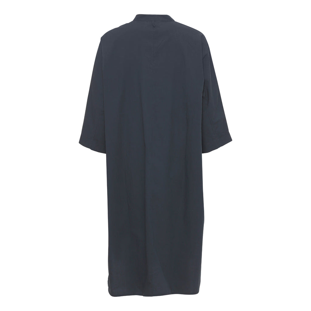Lang og enkel mørkeblå kjole, lavet i økologisk bomuld fra danske Frau