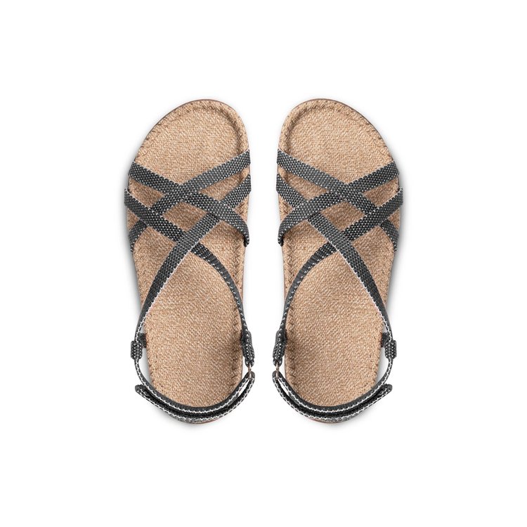 Den grå sandal til børn har hælrem og velcro lukning. De tynde remme med fleksibel lukning bag hælen, sidder godt og fast på barnefoden og passer til både piger og drenge. 