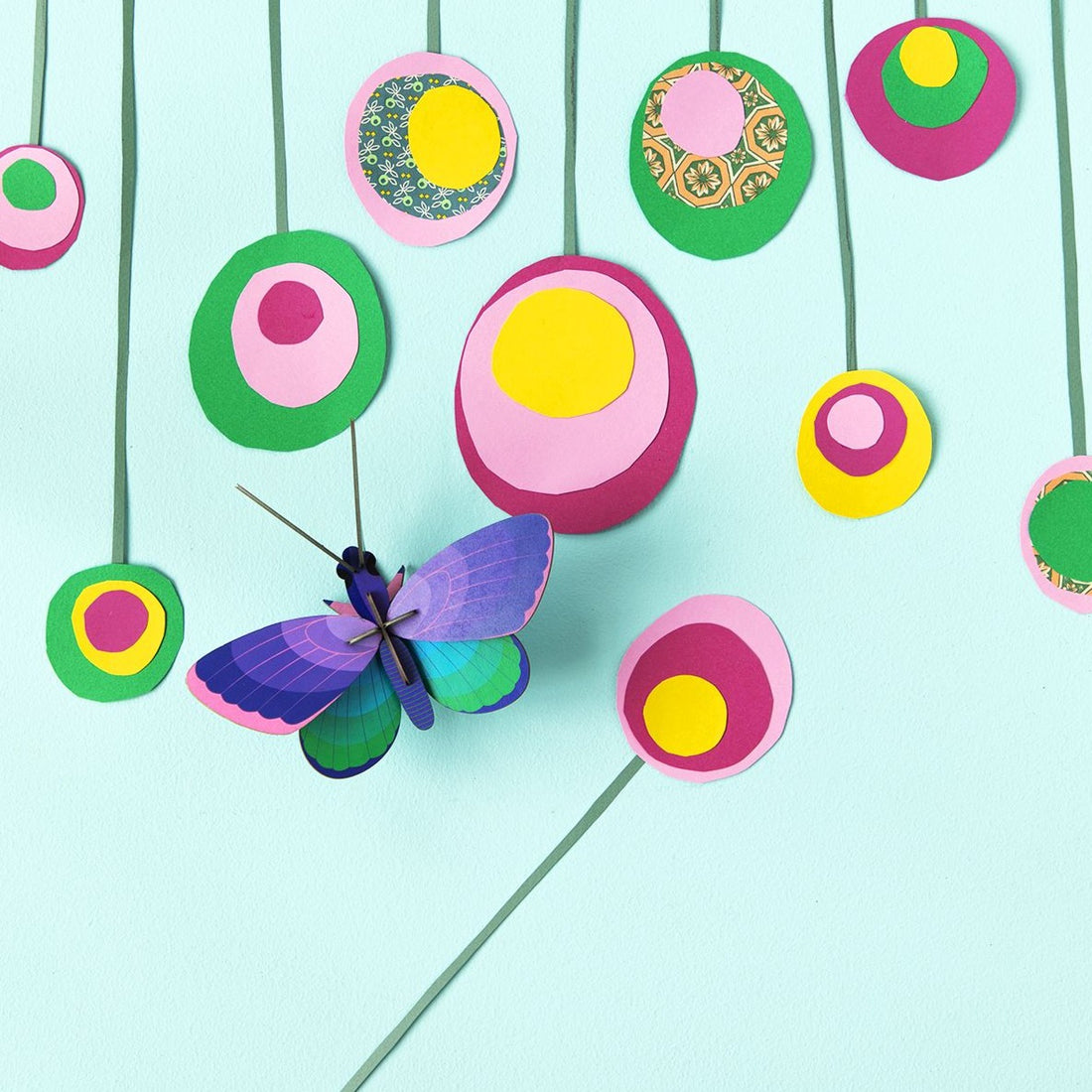 Sommerfugl i pap, smuk vægdekoration