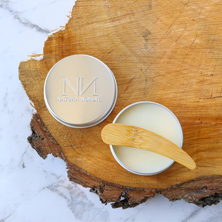 Naturlig og vegansk deodorant af Natura Nordic med duft af citron og vanilje