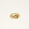 Augusta ringen har et fint snoet design, som giver let smukt udtryk. Lavet i forgyldt messing af Studio Loma